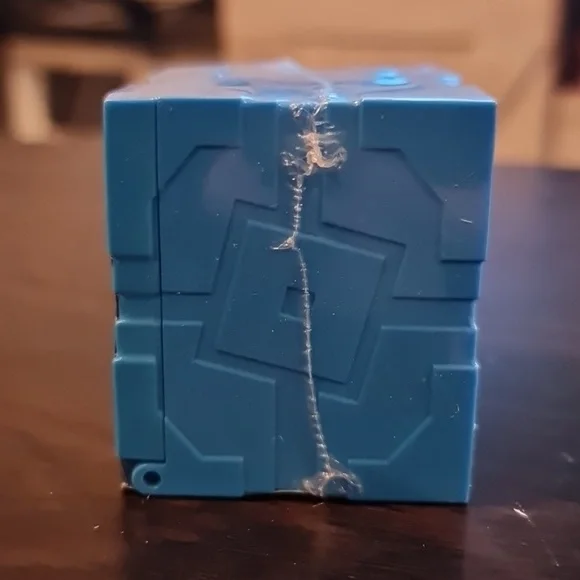 Roblox Series 9 Mystery Figurine with Virtual Code NIB - Picture 2 of 4